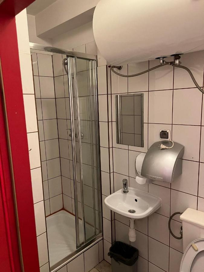 50 People Bis Apartment Cracovia Esterno foto