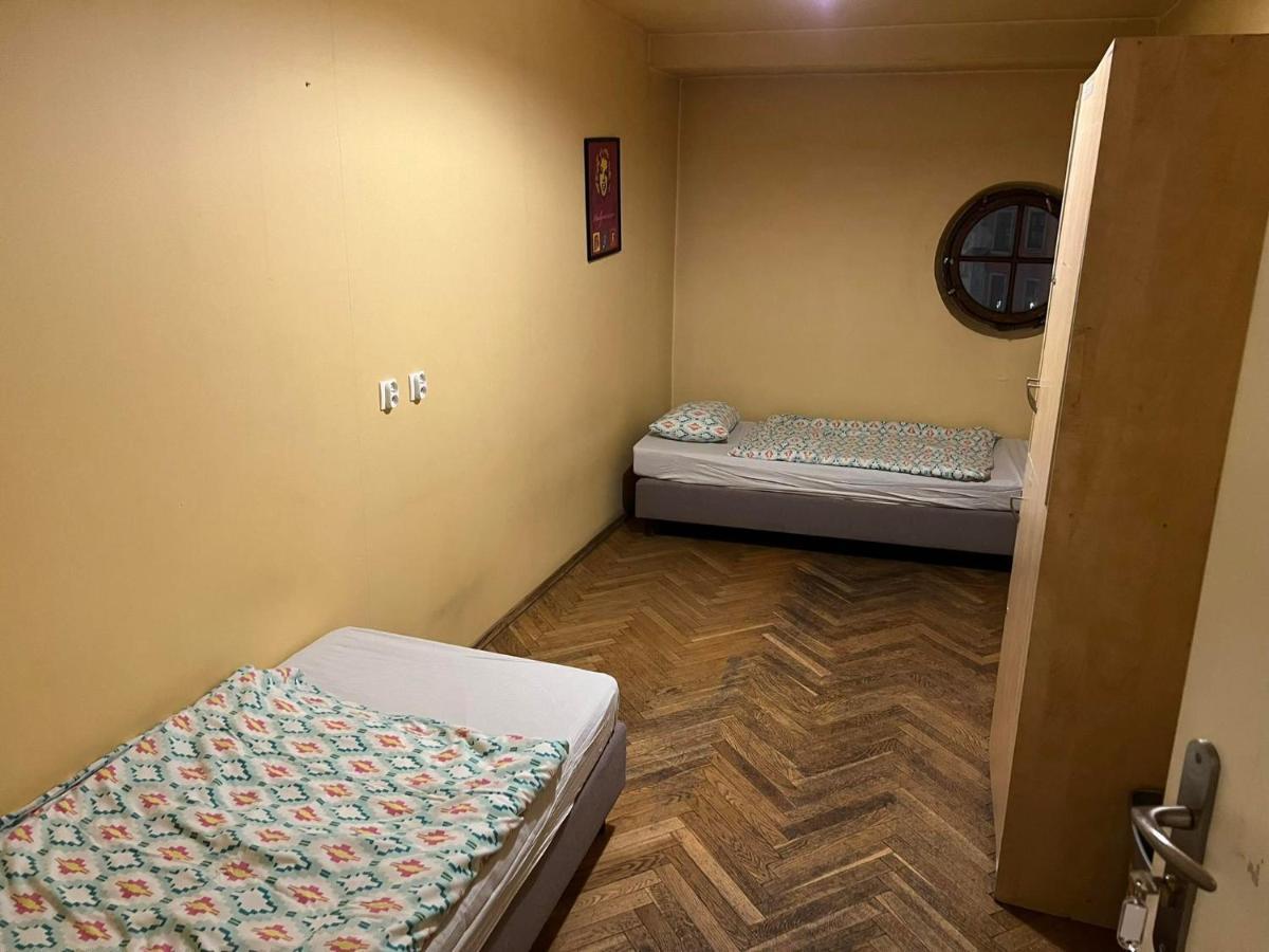 50 People Bis Apartment Cracovia Esterno foto
