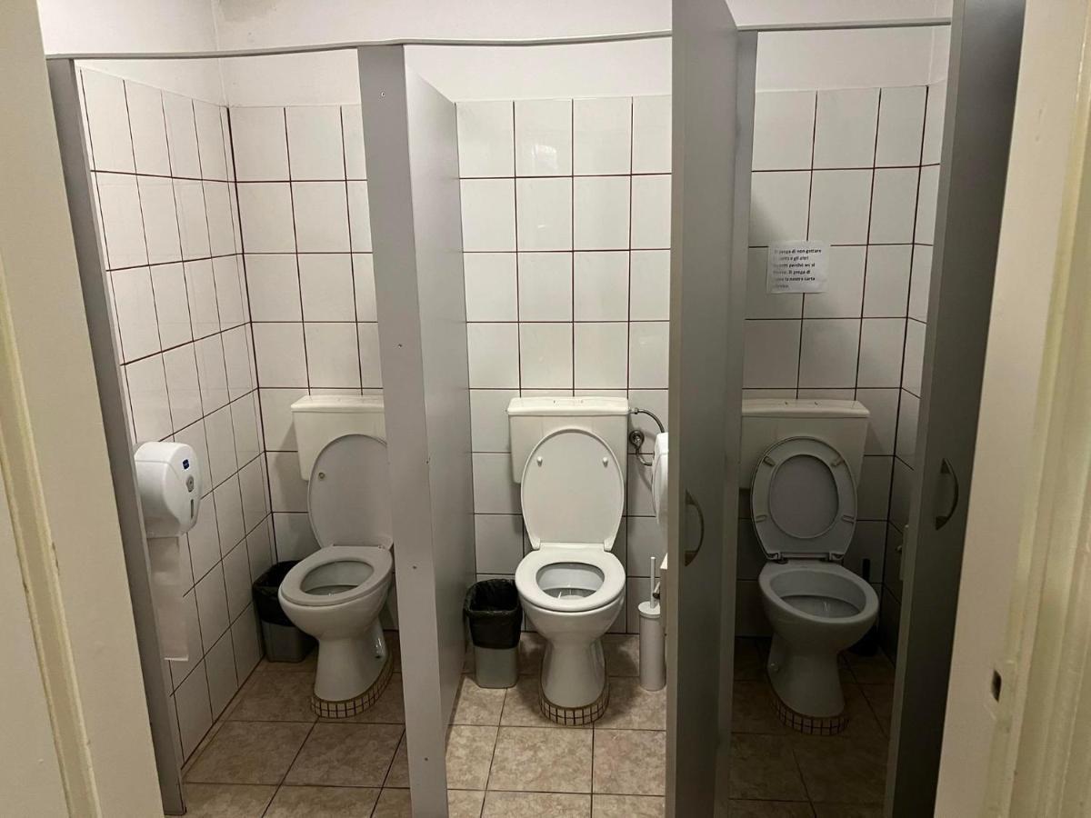 50 People Bis Apartment Cracovia Esterno foto
